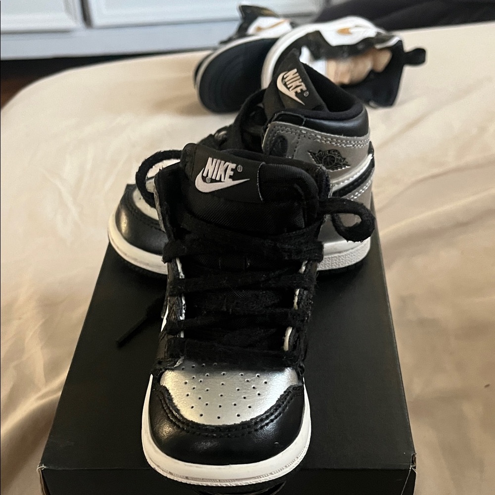 Nike Kids Black and Metallic Sneakers